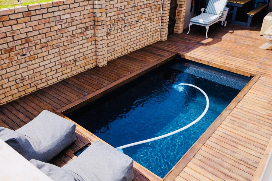 5 Bedroom Property for Sale in Wavecrest Eastern Cape